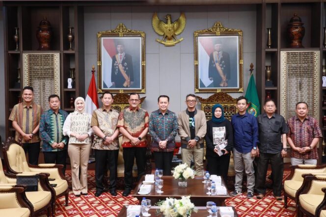 
Pj Gubernur Agus Fatoni Ajak AMSI Perangi Penyebaran Hoaks Demi Jaga Citra Baik Nama Sumsel