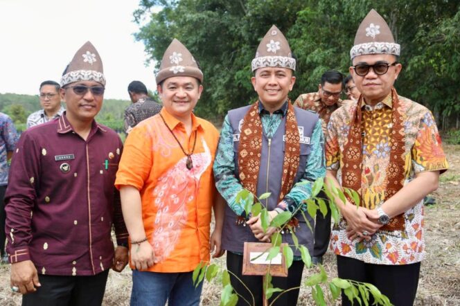 
Pj Gubernur Agus Fatoni Dukung Pelestarian Tanaman Gaharu Sebagai Ikon Baru Sumsel