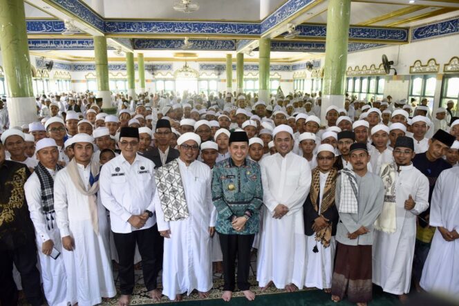 
Pj Gubernur Agus Fatoni Beri Motivasi Ratusan Santri Ponpes Qodratullah Banyuasin
