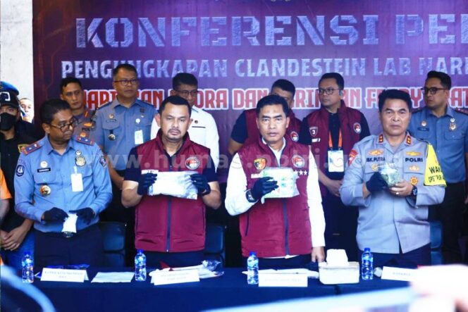 
Lab Narkoba Terbongkar di Bali : 3 WNA Ditangkap, Ganja Hidroponik dan Mephedrone Disita