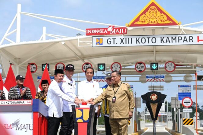 
Presiden Resmikan Jalan Tol Pekanbaru-Padang Ruas Bangkinang-Pangkalan Seksi Bangkinang-XIII Koto Kampar dan Pelaksanaan IJD di Riau