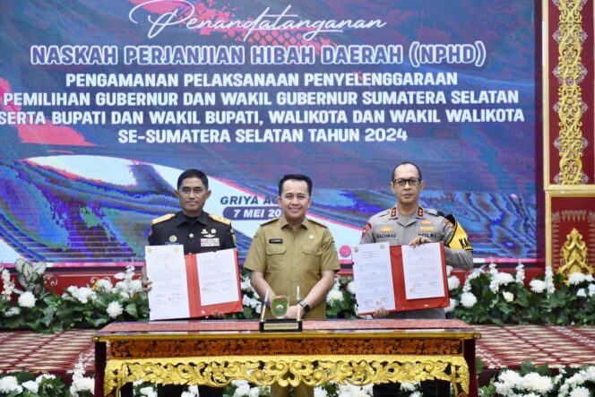 
Pj Gubernur Agus Fatoni Resmi Tandatangani NPHD Pengamanan Pilkada 2024 kepada TNI dan Polri