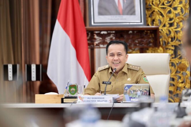 
Tingkatkan Layanan Bidang Kesehatan, Pj Gubernur Agus Fatoni Teken MoU Jejaring Pengampuan Layanan Prioritas Rumah Sakit