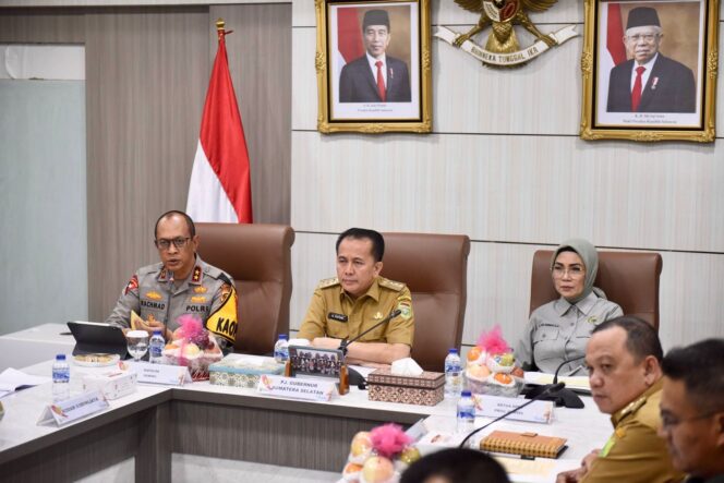 
Pj Gubernur Agus Fatoni Komitmen Serius Tangani Ilegal Drilling dan Refinery di Sumsel
