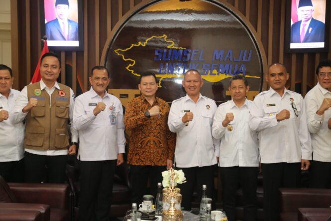 
Pj Gubernur Elen Setiadi Terima Tim OTS Wantannas RI Dalam Pelaksanaan Kajian Daerah Penanganan Karhutla