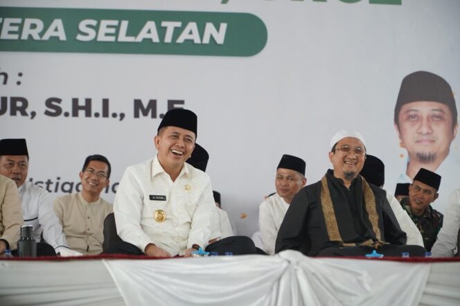 
Pj Gubernur Agus Fatoni bersama Ustaz Yusuf Mansur Hadiri Pengajian Akbar di Ponpes Tahfidz Al Hikmah Istiqomah