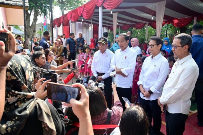 
Presiden: Upacara HUT ke-79 RI Digelar di IKN dan Istana Jakarta