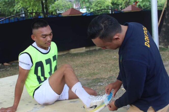 
Sepatu Koyak Temani ‘Ayat’ Ikuti Seleksi Masuk Polri Ketiga Kalinya