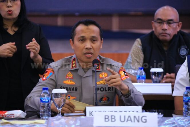 
Kadiv Propam Polri: Anggota Polri yang Terlibat dan Bekingi Judi Online Bisa Dipecat Tidak Hormat