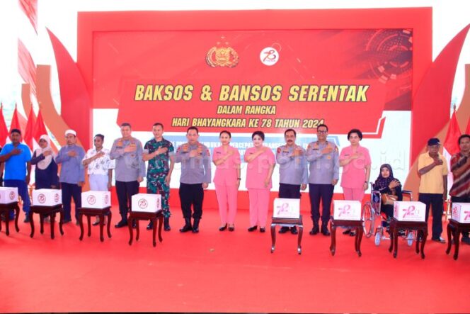 
Kapolri Pimpin Pelepasan 315.718 Paket Sembako Sambut Hari Bhayangkara ke-78