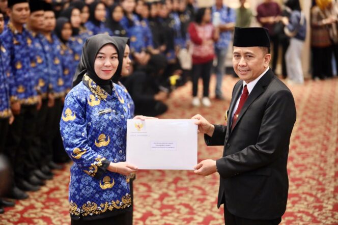 
Resmikan 1.345 PPPK di Lingkungan Pemprov Sumsel, Pj Gubernur Agus Fatoni: Bekerjalan Optimal dan Jangan Biasa Saja