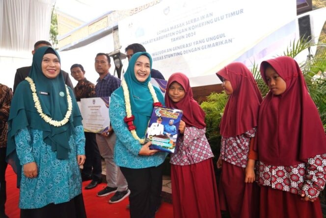 
Kunker ke OKU Timur, Pj Ketua TP PKK Sumsel Tyas Fatoni Buka Lomba Masak Serba Ikan serta Berikan Sejumlah Bantuan