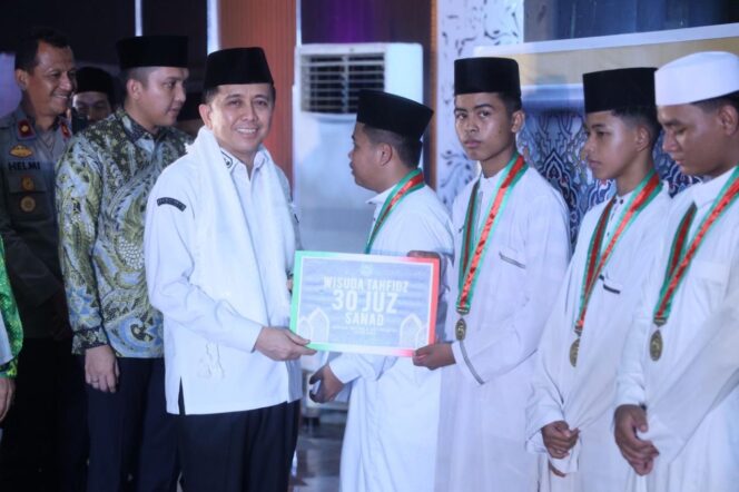 
					Pj Gubernur Agus Fatoni Hadiri Haflah Akhitussanah Ponpes Al-Ittifaqiqah Ogan Ilir