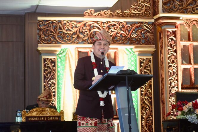 
Pj Gubernur Agus Fatoni Komitmen Dorong Percepatan Pembangunan Kabupaten dan Kota Melalui Alokasi Bantuan Keuangan di Tahun 2024