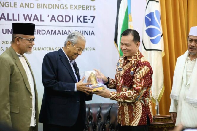 
Pj Gubernur Elen Setiadi Dampingi Mantan PM Malaysia Mahathir Mohamad Lakukan Kunjungan Ke Sumsel