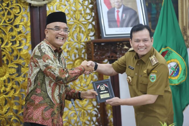 
Pj Gubernur Elen Setiadi Paparkan Program Unggulan  Di Hadapan Komisi VIII DPR RI Saat Reses di Palembang