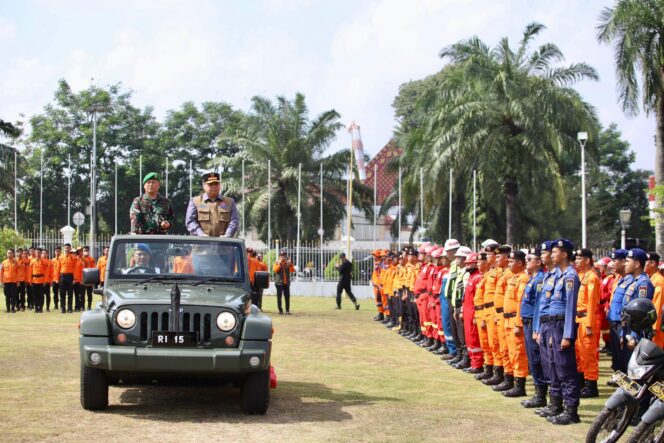 
Menko Perekonomian Airlangga Hartarto Sampaikan 9 Poin Penting Saat Pimpin Apel dan Simulasi Karhutla Provinsi Sumsel Tahun 2024