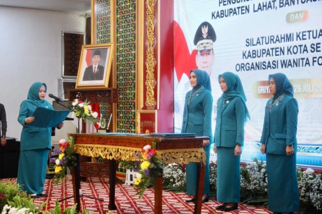 
Pj Ketua TP PKK Sumsel Melza Elen Setiadi Resmi Lantik Pj Ketua TP PKK Kabupaten Lahat, Muara Enim dan Banyuasin