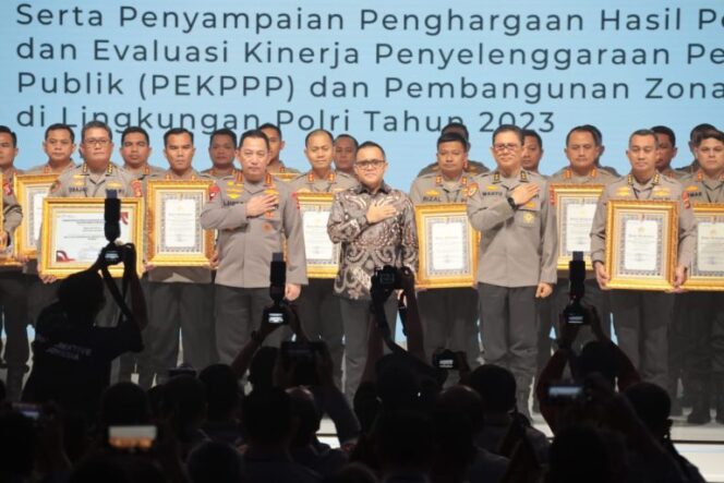 
Kapolri Apresiasi SSDM Polri yang Dapat Penghargaan dari KemenPAN-RB