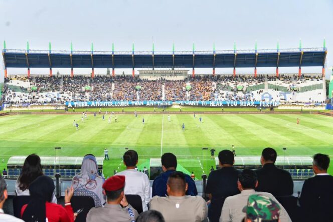 
					Saksikan Laga Perdana Piala Presiden 2024, Presiden Jokowi: Makin Banyak Kompetisi, Makin Baik