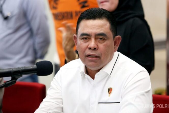 
Polri Fokus Edukasi Masyarakat Tentang Bahaya Pakaian Bekas Impor Ilegal