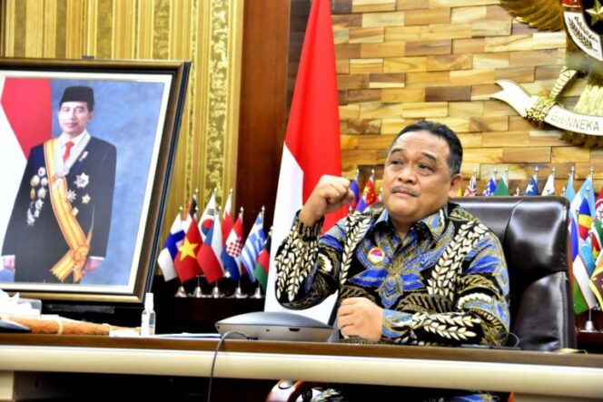 
Polri Periksa Benny Ramdhani terkait Sosok T Pengendali Judi Online