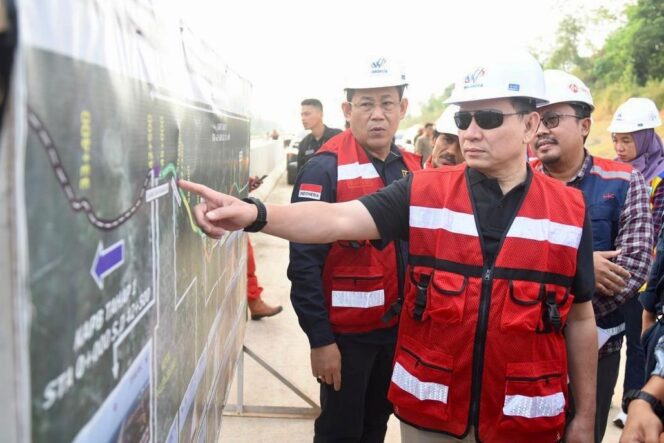 
Tinjau Progres Pembangunan Tol Kapal Betung, Pj Gubernur Elen Setiadi: Targetnya 2024 Tersambung Semua