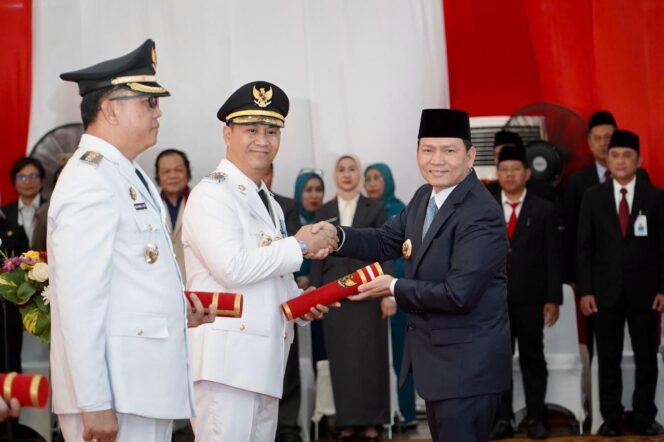 
Pj Gubernur Sumsel Elen Setiadi Lantik Penjabat Bupati Lahat, Banyuasin dan Muara Enim