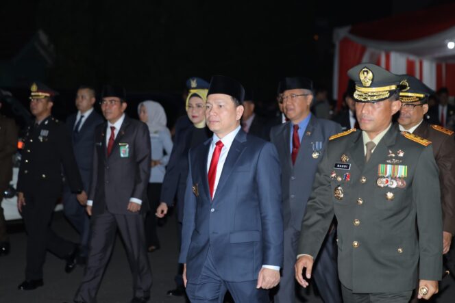 
Pj Gubernur Elen Setiadi Bersama Forkopimda Sumsel Gelar Apel Penghormatan Renungan Suci di Makam Pahlawan Ksatria Ksetra Siguntang