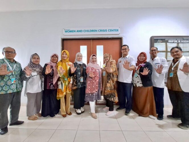 
Pj Ketua TP PKK Sumsel Melza Elen Setiadi Launching Women & Children Crisis Centre RSMH