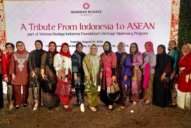 
Pj Ketua TP PKK Melza Elen Setiadi Hadiri A Tribute From Indonesia to ASEAN Parts of Warisan Budaya Indonesia Foundation’s Heritage Diplomacy Program