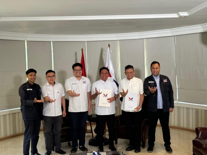 
					Pasangan Cagub-Cawagub Sumsel HDCU Kian “Menyala” , Resmi Kantongi B1-KWK Dari DPP Partai Perindo