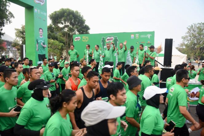 
Sekda Edward Candra Lepas Ribuan Peserta Road to MILO ACTIV Indonesia Race 2024 di Jakabaring
