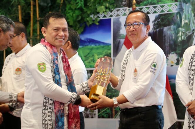 
Hadiri Peringatan HLHS 2024, Pj Gubernur Sumsel Elen Setiadi Kampanyekan Pentingnya Kelestarian Lingkungan Hidup