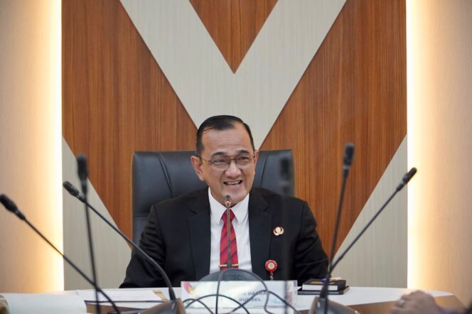 
Sekda Sumsel Edward Candra Pimpin Rapat Penanggulangan Aktivitas Judi Online