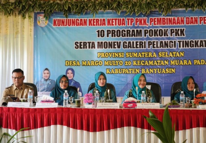 
Kunjungan Kerja ke Desa Margo Mulyo, Pj Ketua TP PKK Sumsel Melza Elen Setiadi Dorong Produk UP2K Desa Jadi Icon Daerah