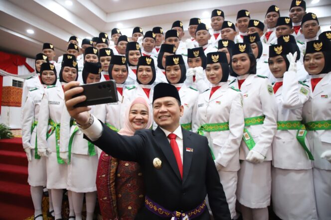 
Pj Gubernur Elen Setiadi Resmi Kukuhkan 50 Anggota Paskibraka Provinsi Sumsel Tahun 2024