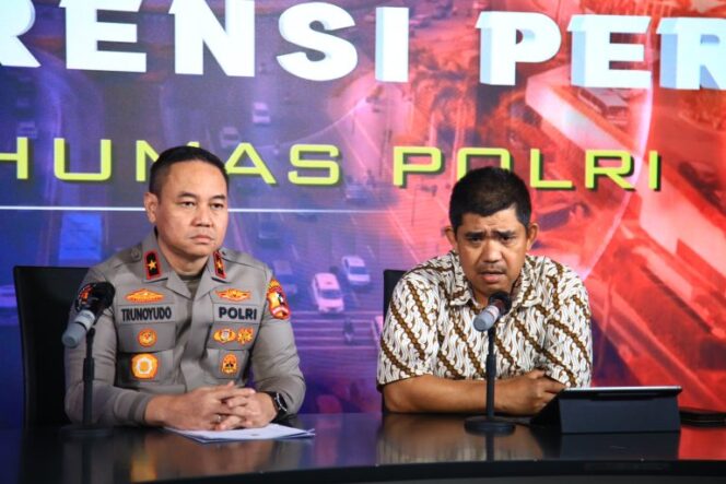 
Polri Bicara Motif Terduga Teroris di Batu Bikin Bom : Sebut Terprovokasi Propaganda