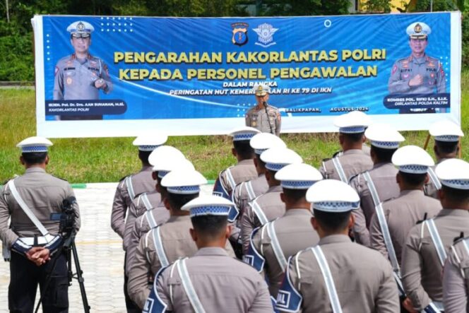 
Kakorlantas Polri Beri Pengarahan Ke 898 Personel Jelang HUT RI ke 79 di IKN