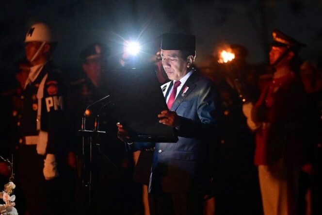 
Jokowi Pimpin Apel Kehormatan dan Renungan Suci di Taman Kusuma Bangsa IKN