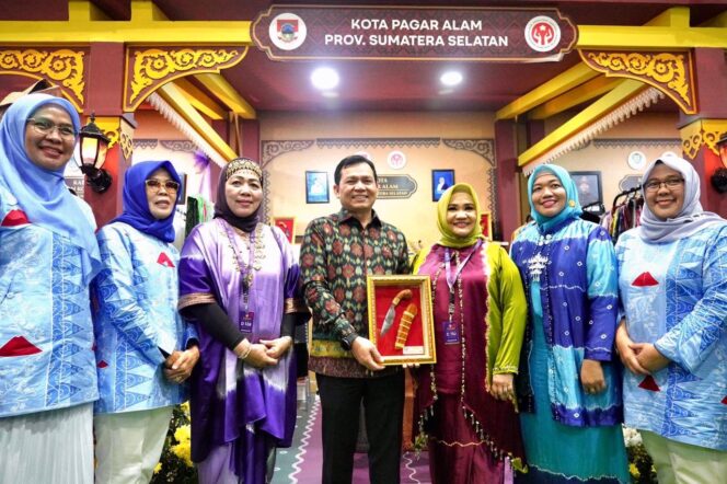 
Pj Ketua TP PKK Sumsel Melza Elen Setiadi Libatkan 11 Dekranasda Kabupaten/Kota Dalam Ajang Kriyanusa 2024