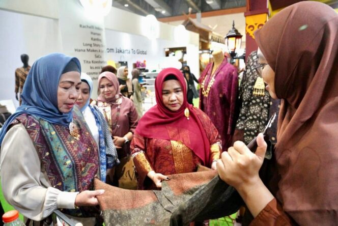 
					Pj Ketua TP PKK Melza Elen Setiadi Bangga Dekranasda Sumsel Ikut Pameran Kriyanusa 2024