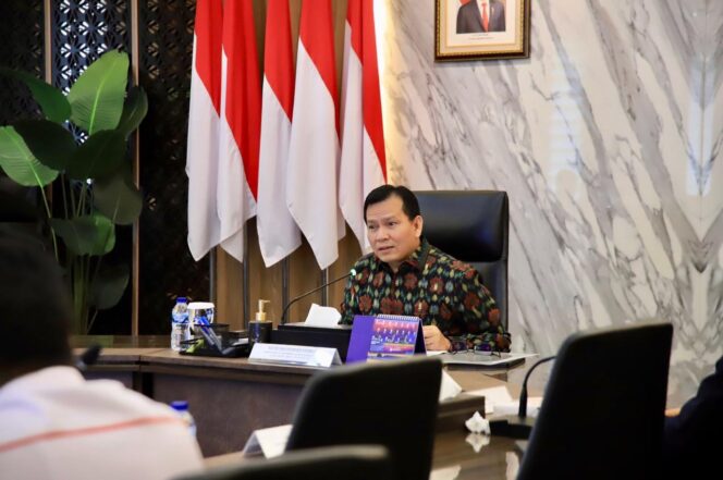 
Pj Gubernur Elen Setiadi Pimpin Rakor Pertimbangan Penyelesaian Illegal Drilling di Kantor Kemenko Perekonomian RI