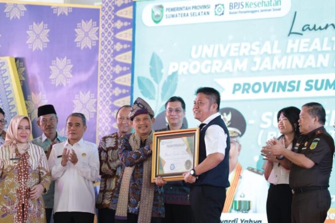
					Program Berobat Gratis Pakai KTP Inisiasi “Herman Deru”, Hantarkan Provinsi Sumsel Raih Penghargaan UHC dari Wapres RI