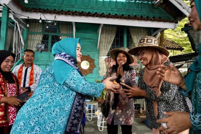 
					Pj Ketua TP PKK Melza Elen Setiadi Dorong PKK OKI Tingkatkan Kualitas Produk Unggulan Daerah