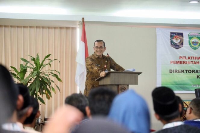 
					Sekda Sumsel Edward Candra Jadi Narsum Pada Pelatihan Kepemimpinan Bagi Aparatur Desa dari Lima Kabupaten
