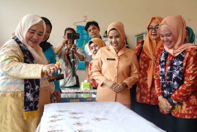 
					Penasihat DWP Sumsel Melza Elen Setiadi Motivasi Anggota DPW OKU Dukung Tugas Suami Sukseskan Program Pembangunan