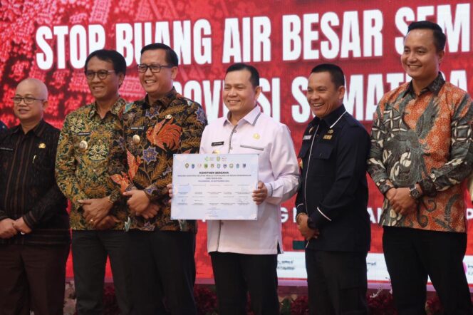 
Pj Gubernur Sumsel Elen Setiadi Bersama 10 Kabupaten/Kota Teken Komitmen Bersama Percepatan Stop BAB Sembarangan