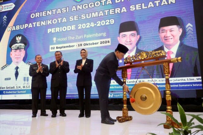 
Pj Gubernur Elen Setiadi Buka Bimtek Orientasi Anggota DPRD Kabupaten/kota se-Sumsel