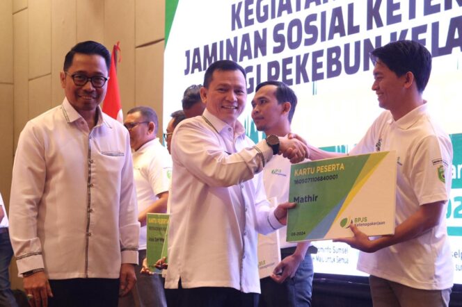 
Pj Gubernur Elen Setiadi – Kepala Kantor BPJS Ketenagakerjaan Wilayah Sumbagsel Teken MoU Lindungi Pekerja Pekebun Sawit Sumsel